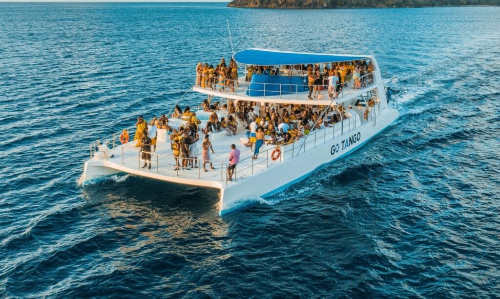 yacht party in dubai 1
